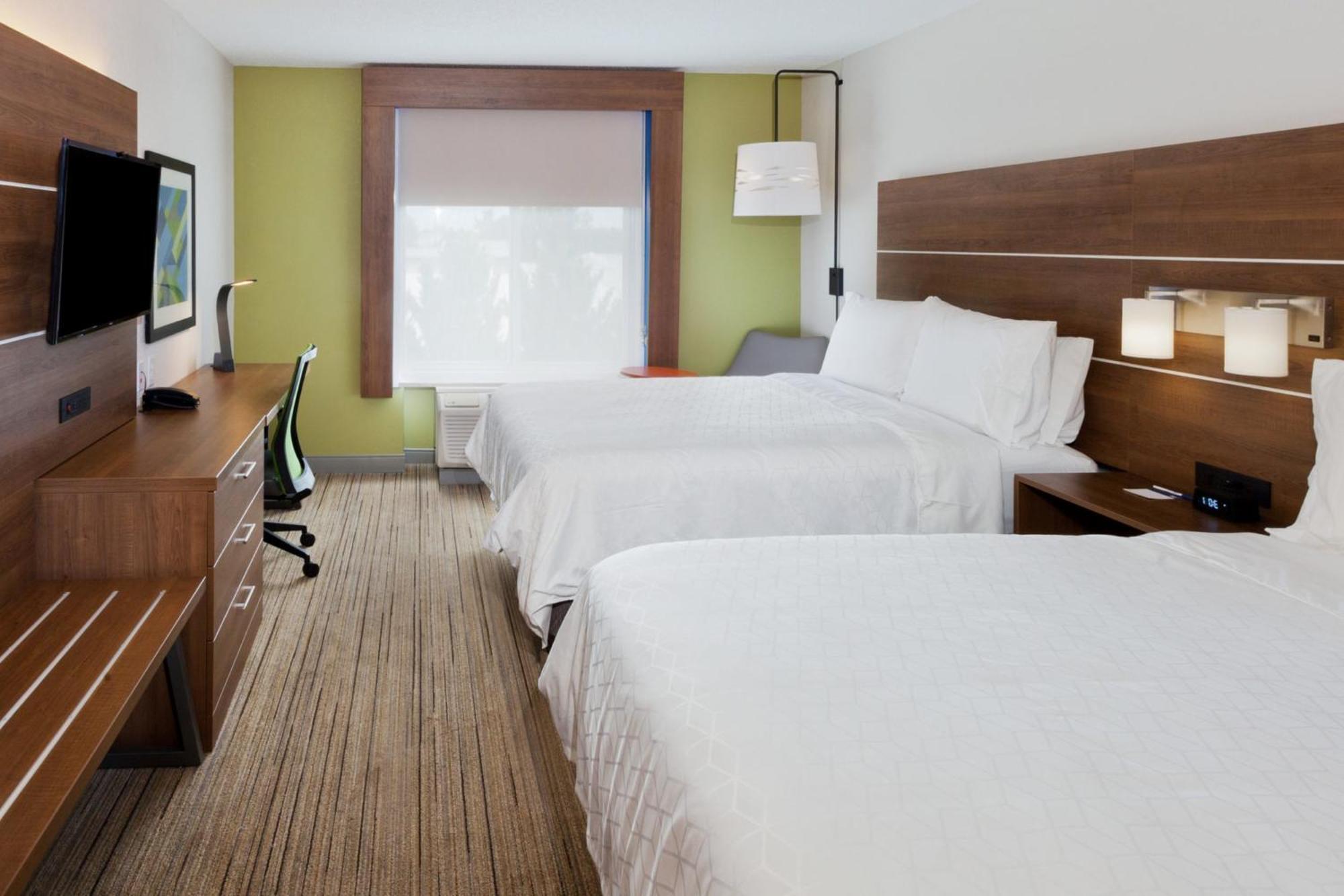 Holiday Inn Express Dublin By Ihg Exterior photo